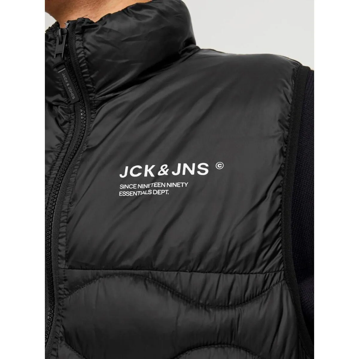 12249441 NOAH BODYWARMER COLLAR SNBLACK