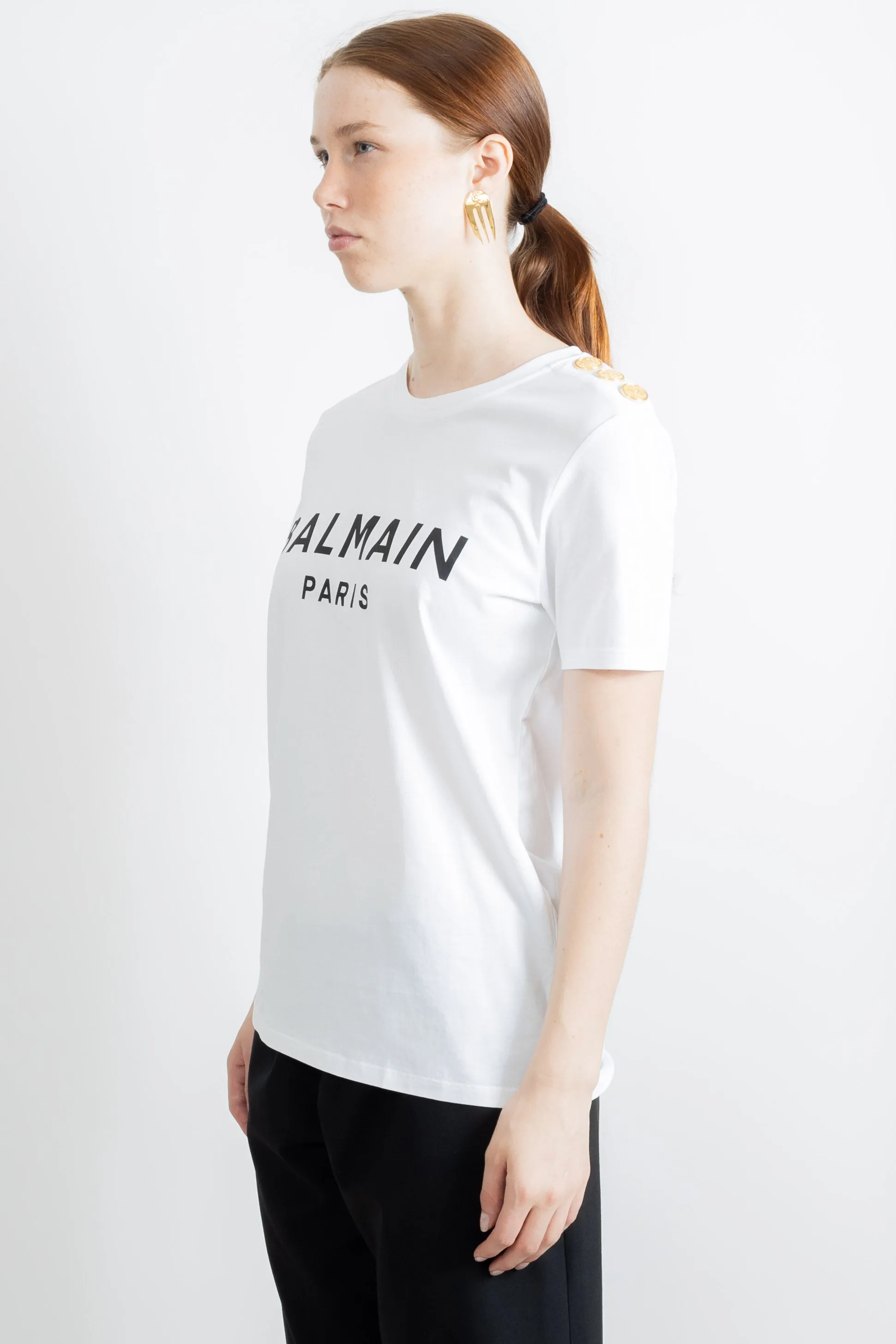 BALMAIN WOMEN WHITE TSHIRT WITH BLACK LOGO AND GOLDEN BUTTONS