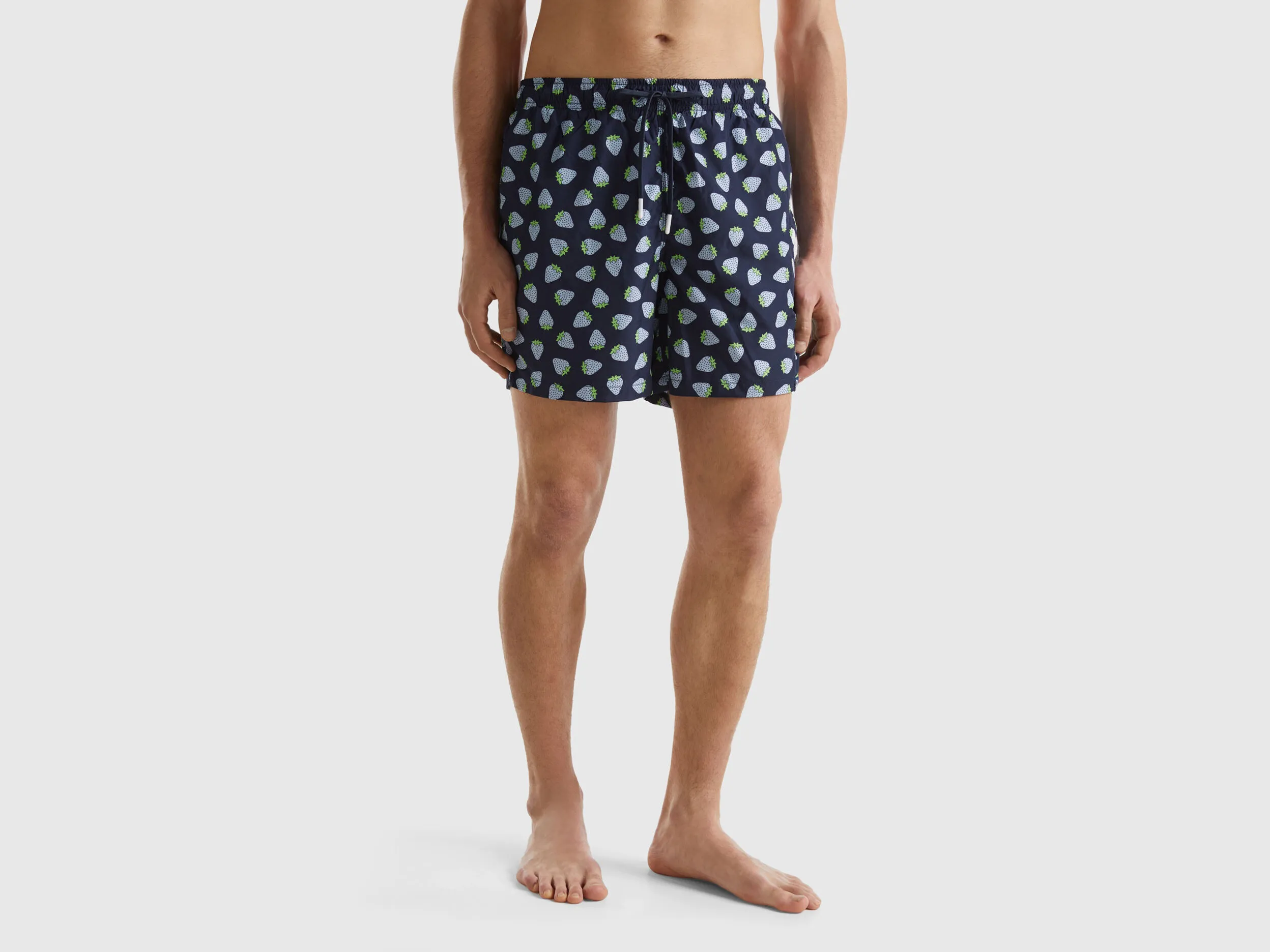 Bañador bóxer azul oscuro con estampado de fresas