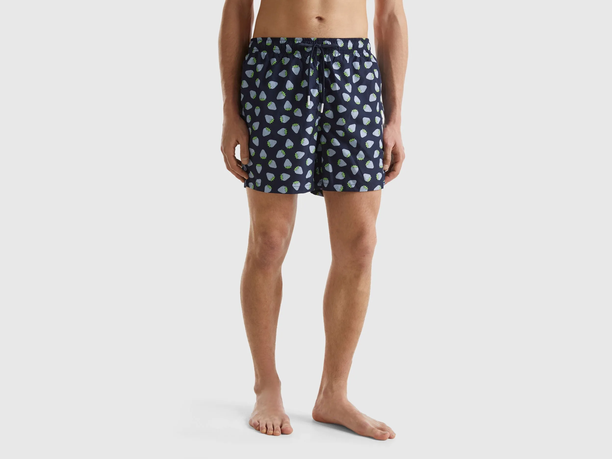 Bañador bóxer azul oscuro con estampado de fresas