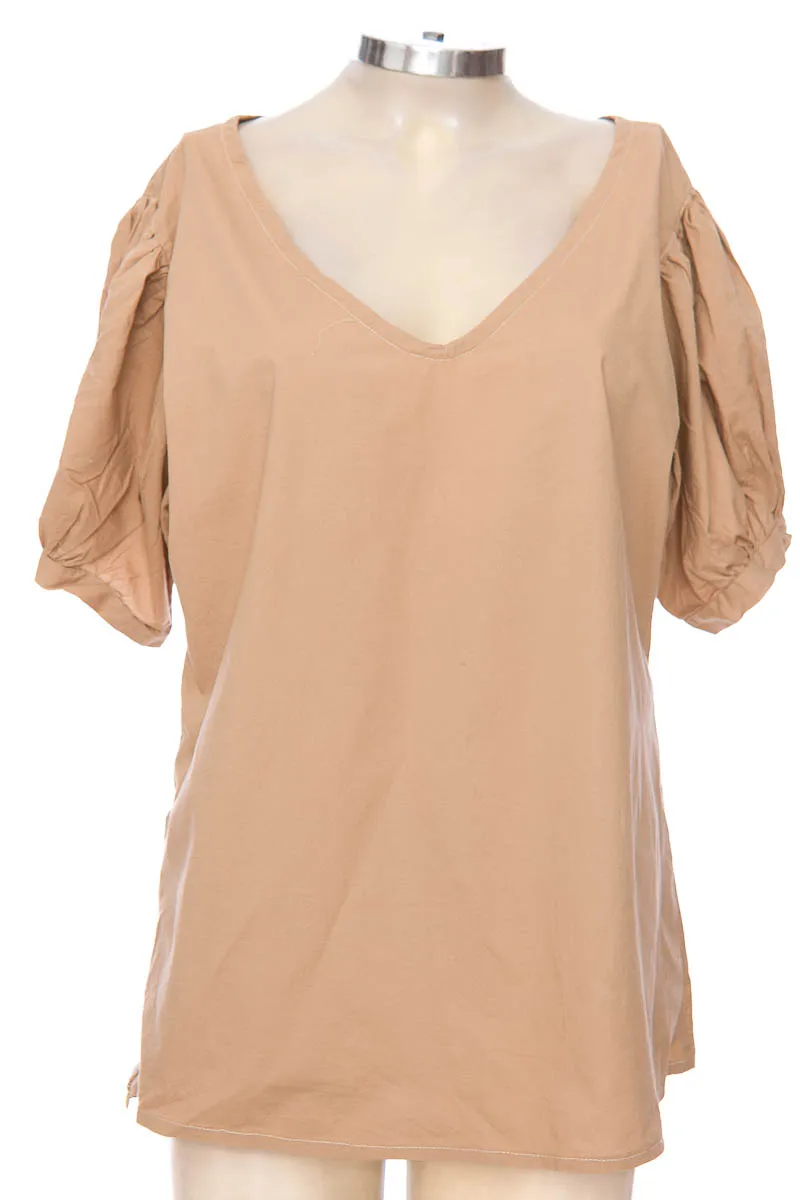 BLUSA COLOR BEIGE  CLOSEANDO