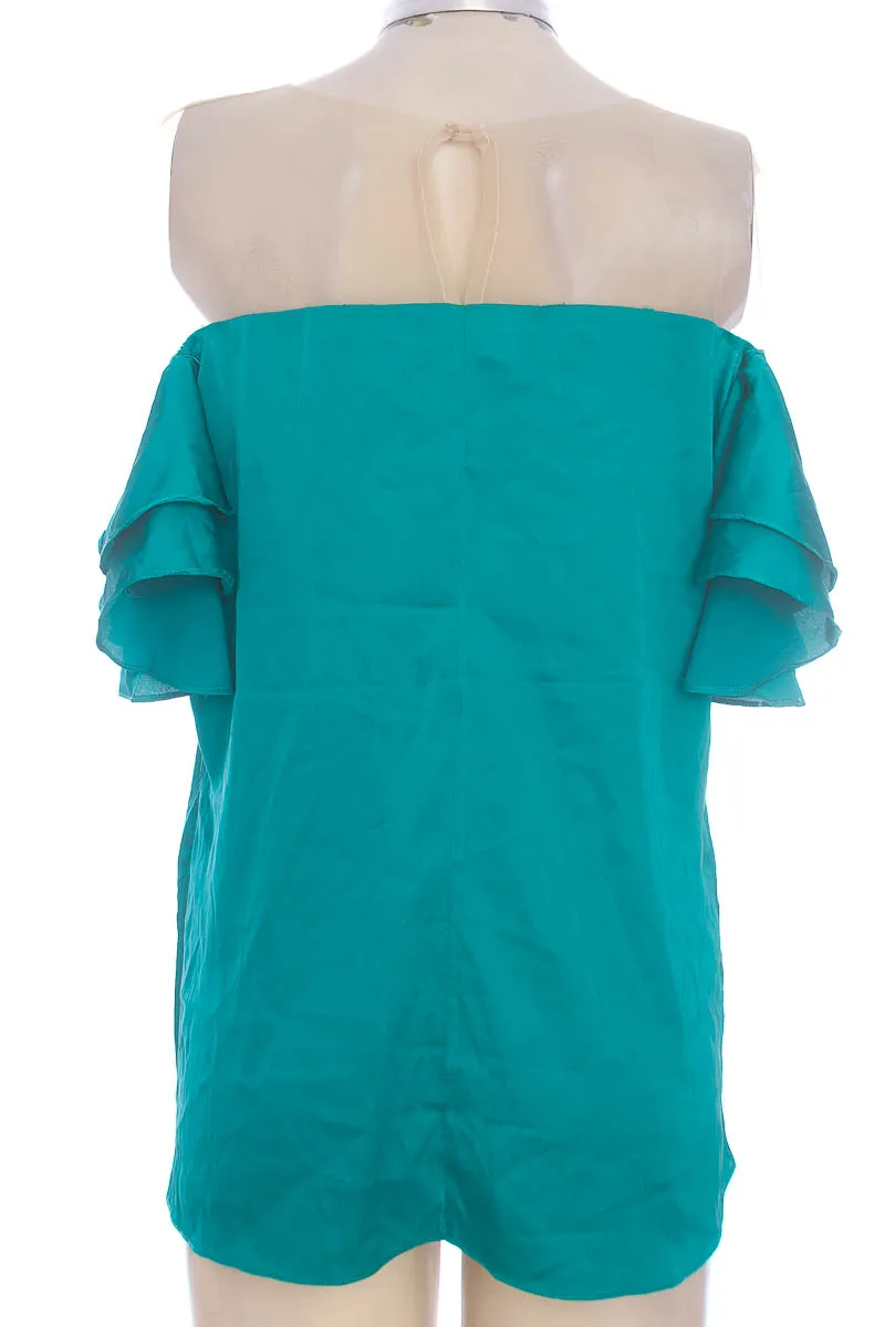 BLUSA COLOR VERDE  CLOSEANDO