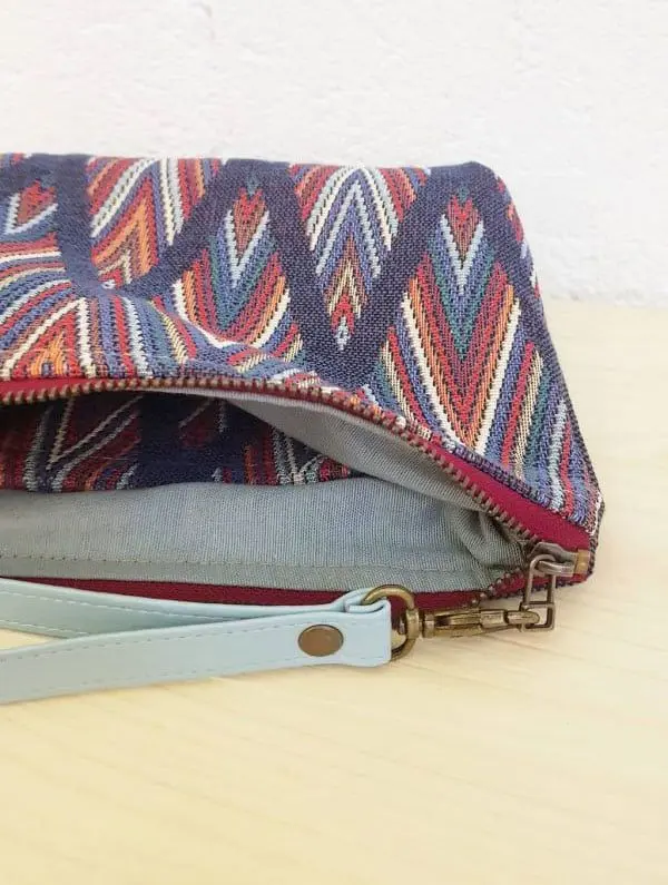 BOLSO DE MANO DE TELA ZIGZAG MULTICOLOR