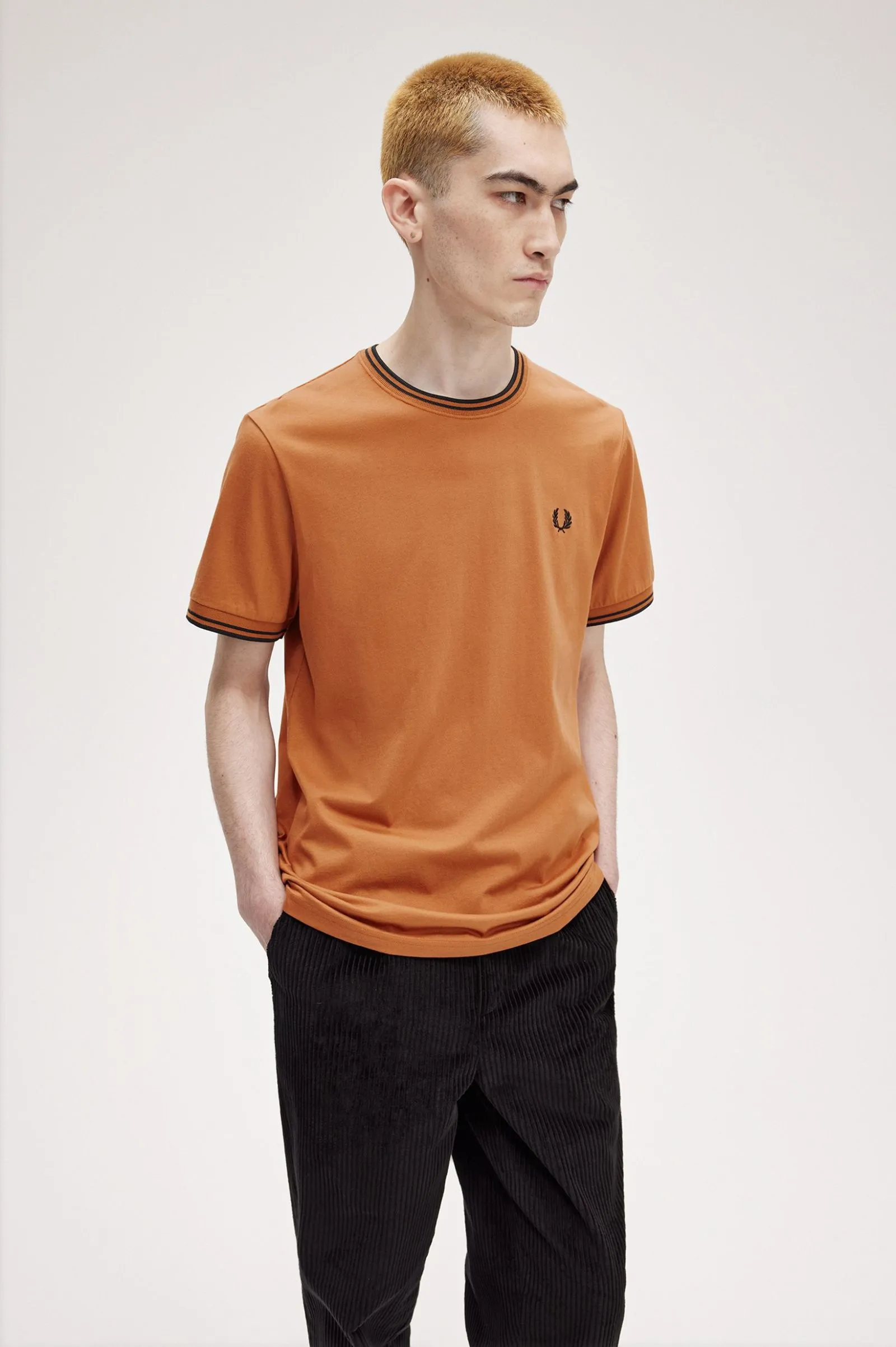 Camiseta con el ribete con dos franjas