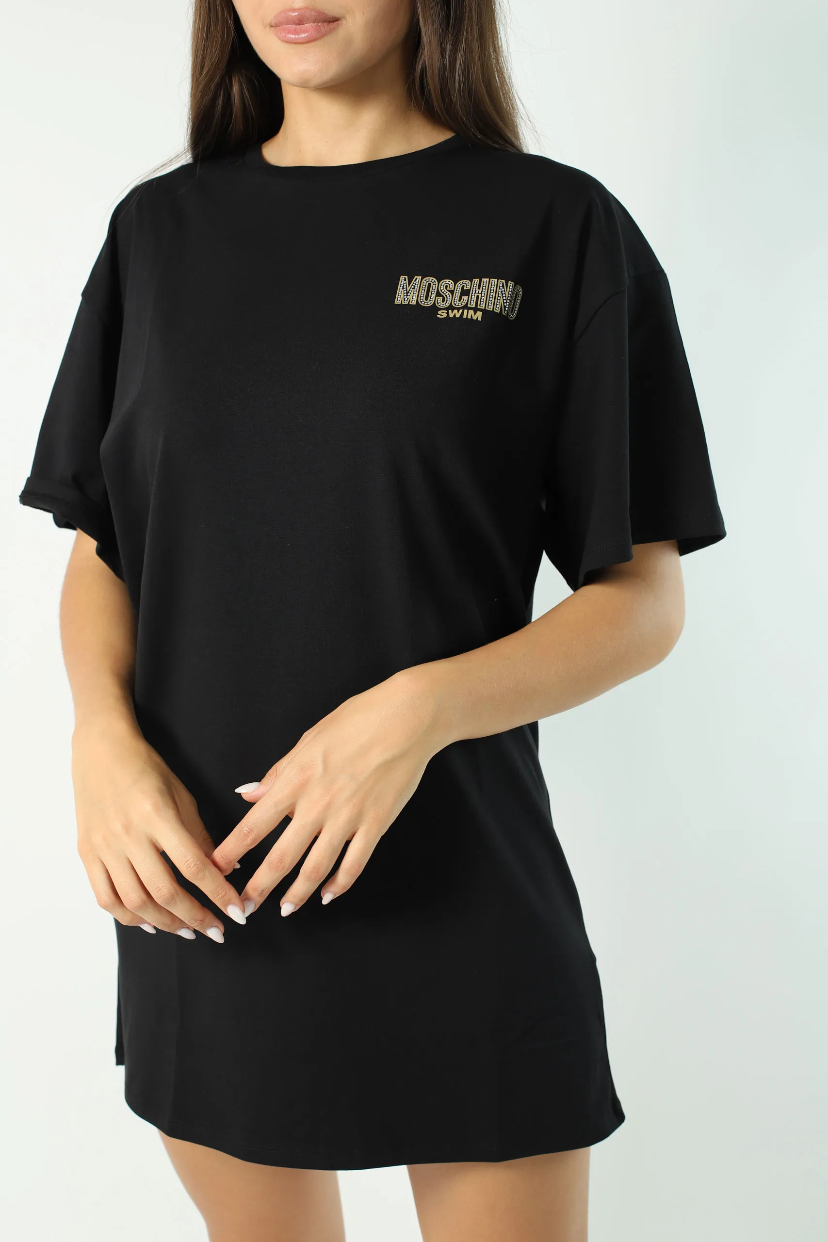 Camiseta maxi negra con minilogo dorado en strass