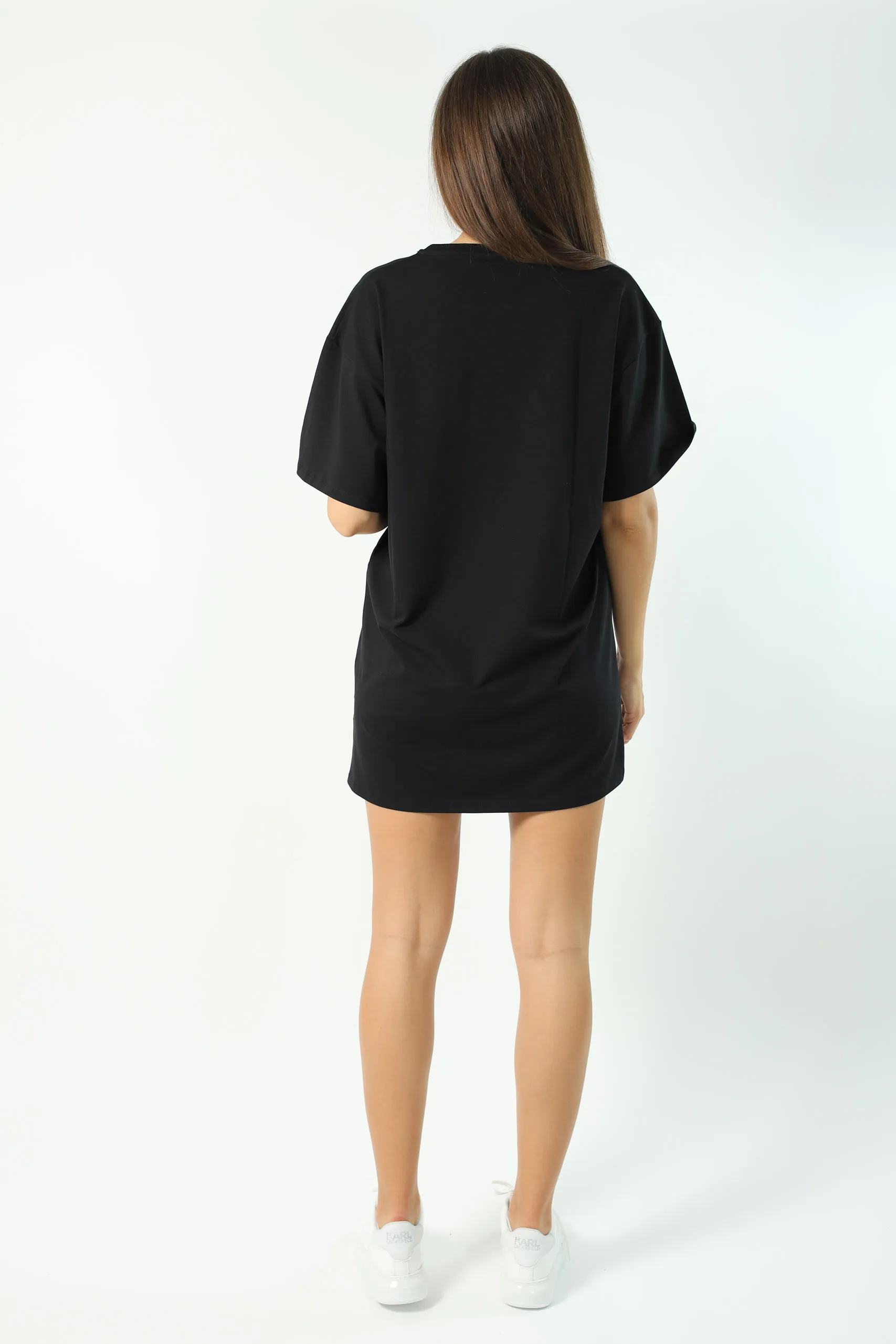 Camiseta maxi negra con minilogo dorado en strass