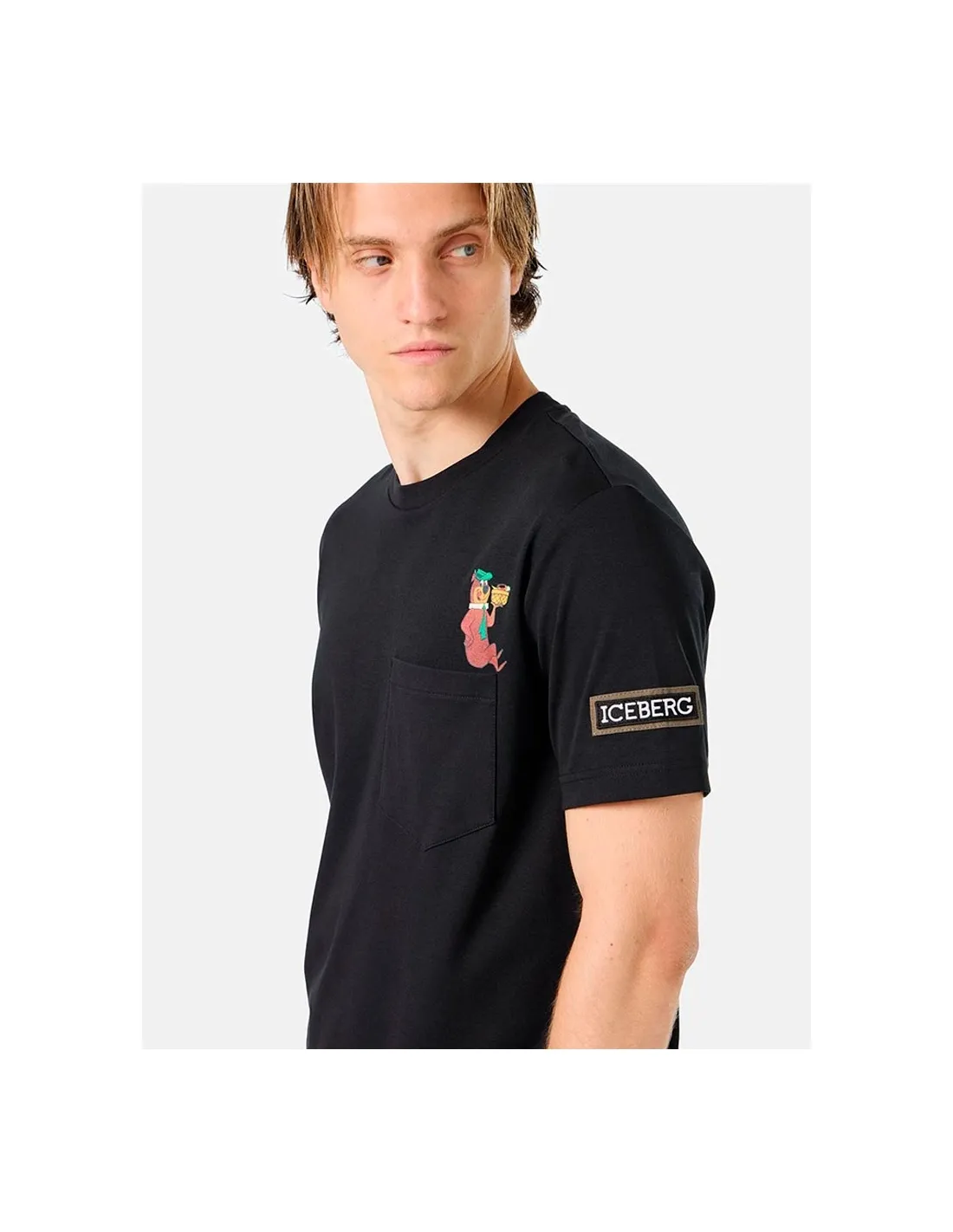Camiseta negra con bolsillo y oso Yogui