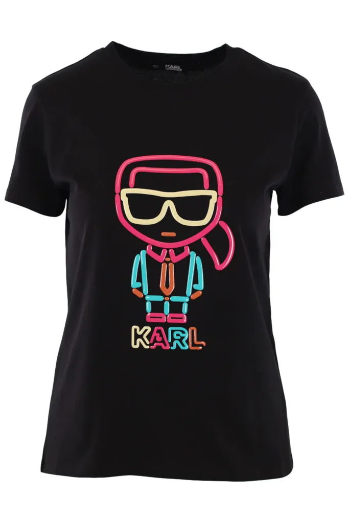 Camiseta negra con logo 