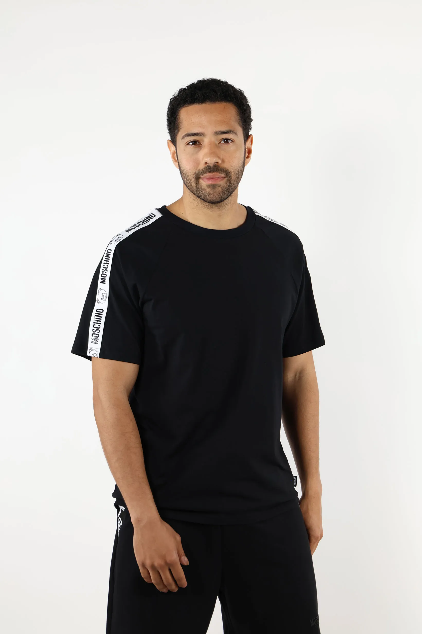 Camiseta negra con logo oso 
