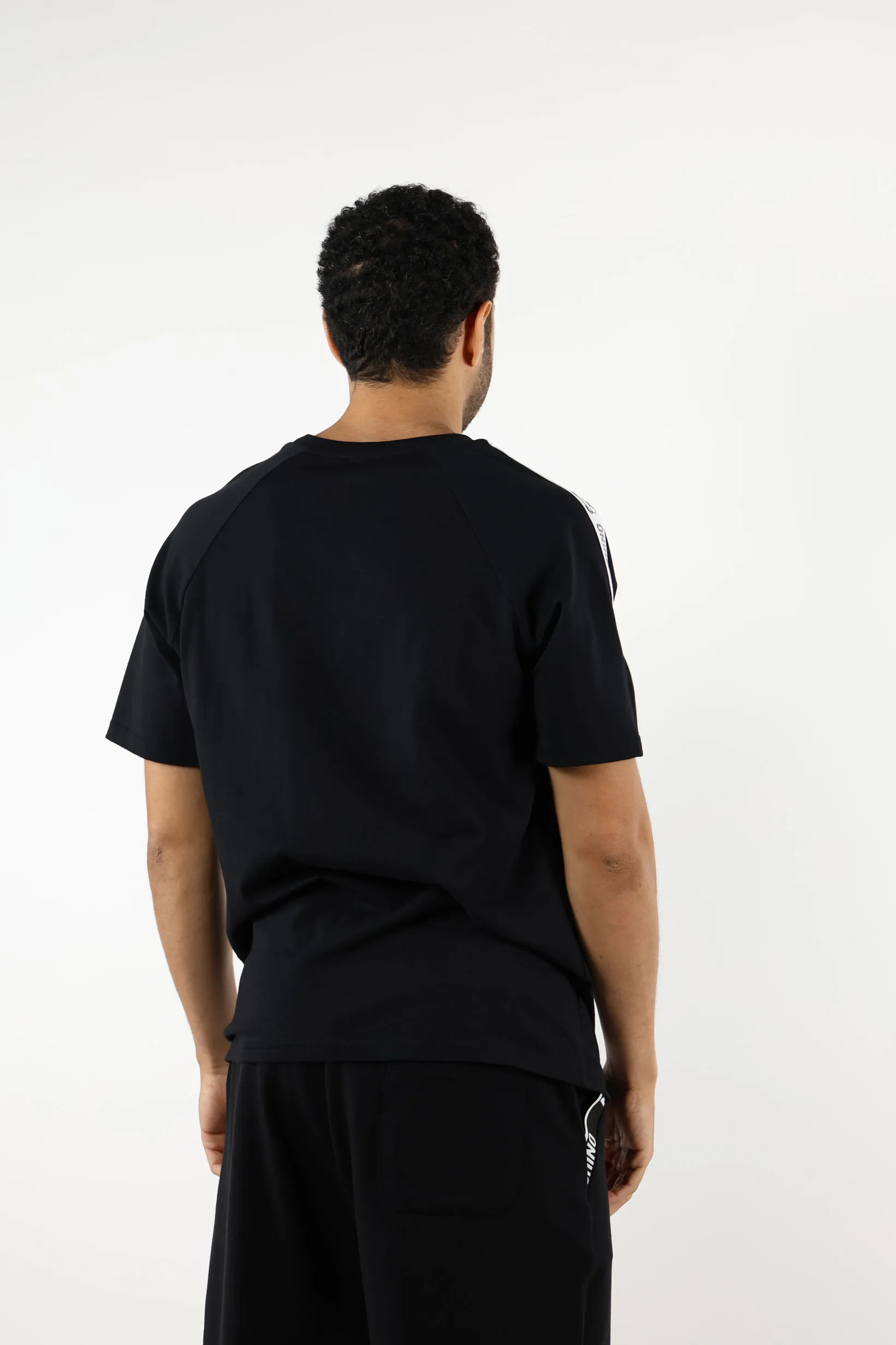 Camiseta negra con logo oso 