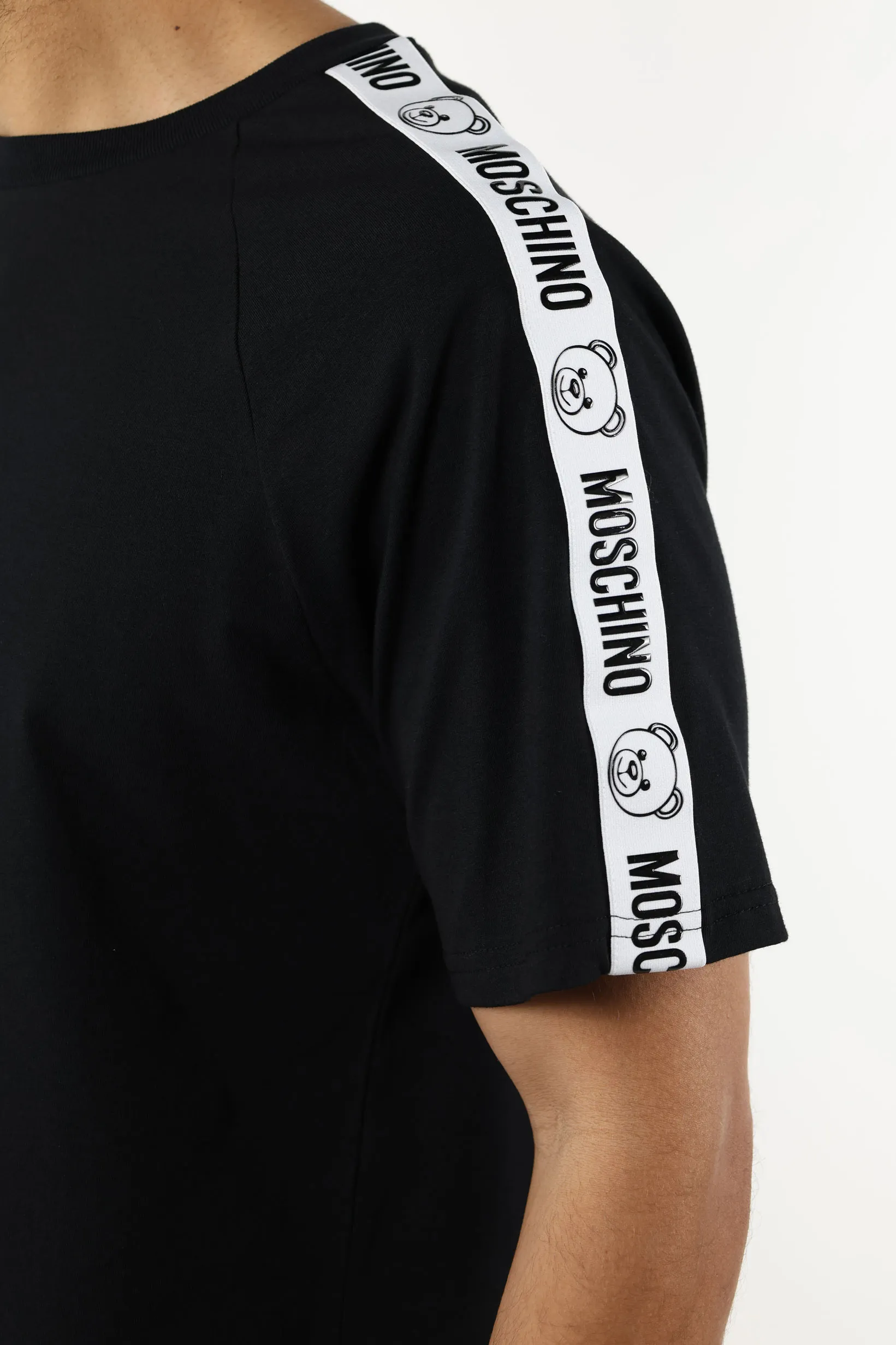 Camiseta negra con logo oso 