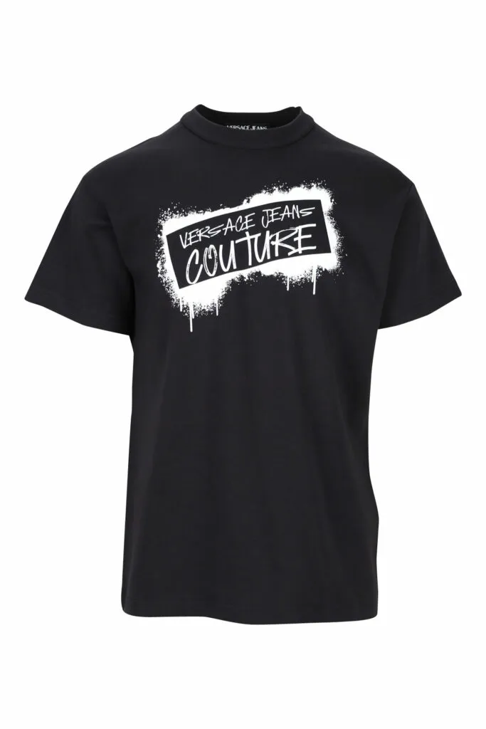 Camiseta negra con maxilogo gráfico 