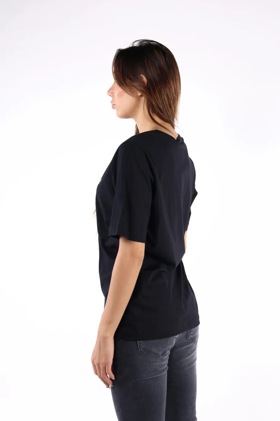 Camiseta negra con minilogo 