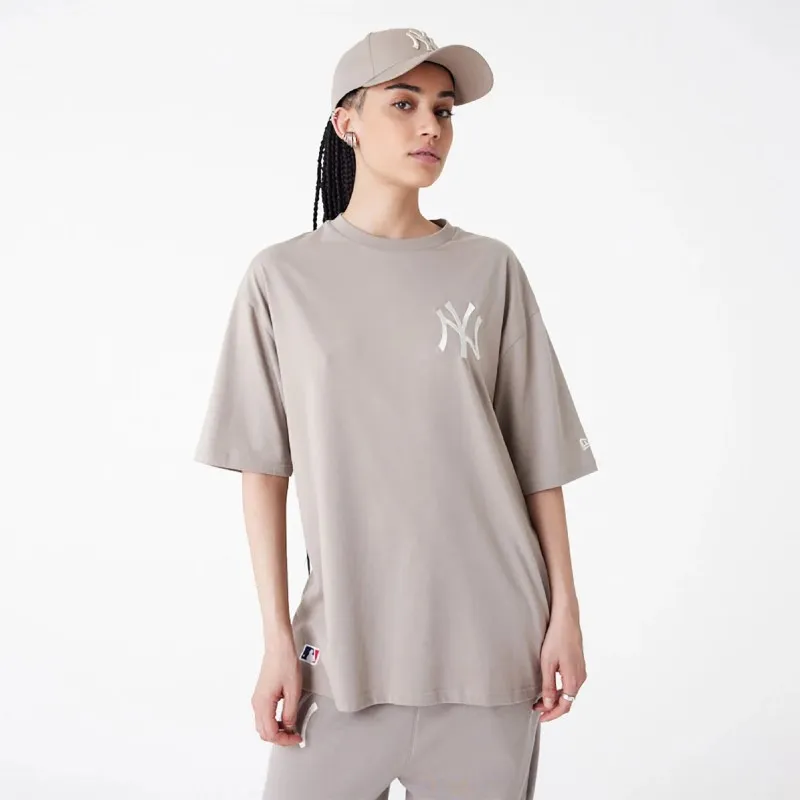 Camiseta New Era New York Yankees League Essential Oversized 60435555