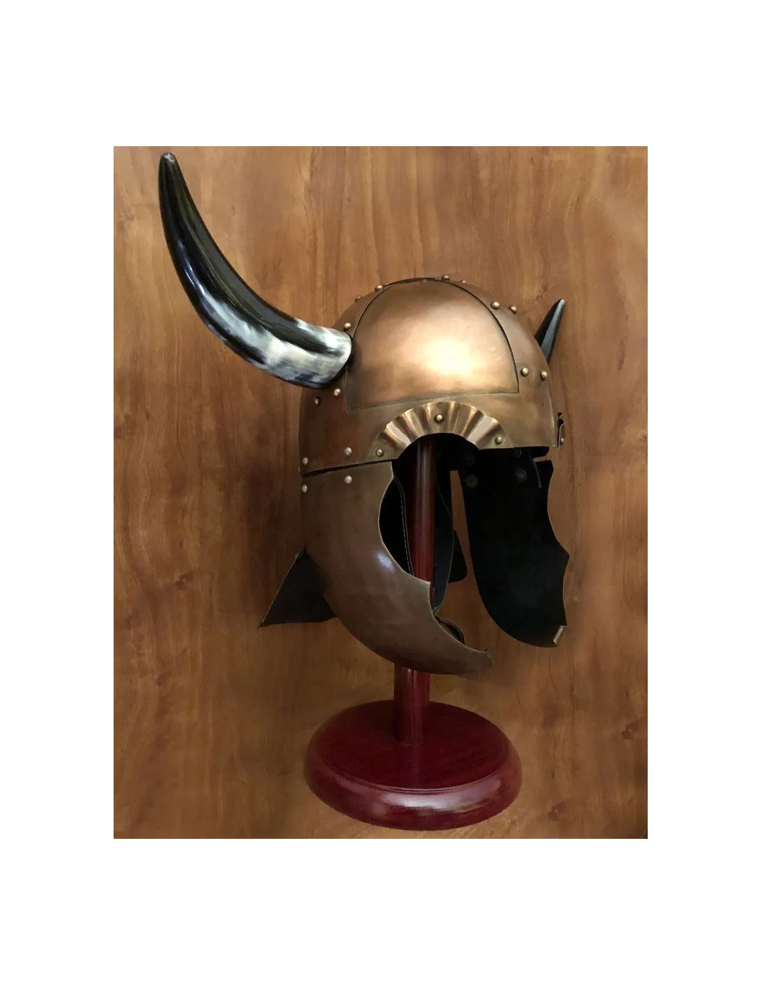 Casco Vikingo con alas y cuernos