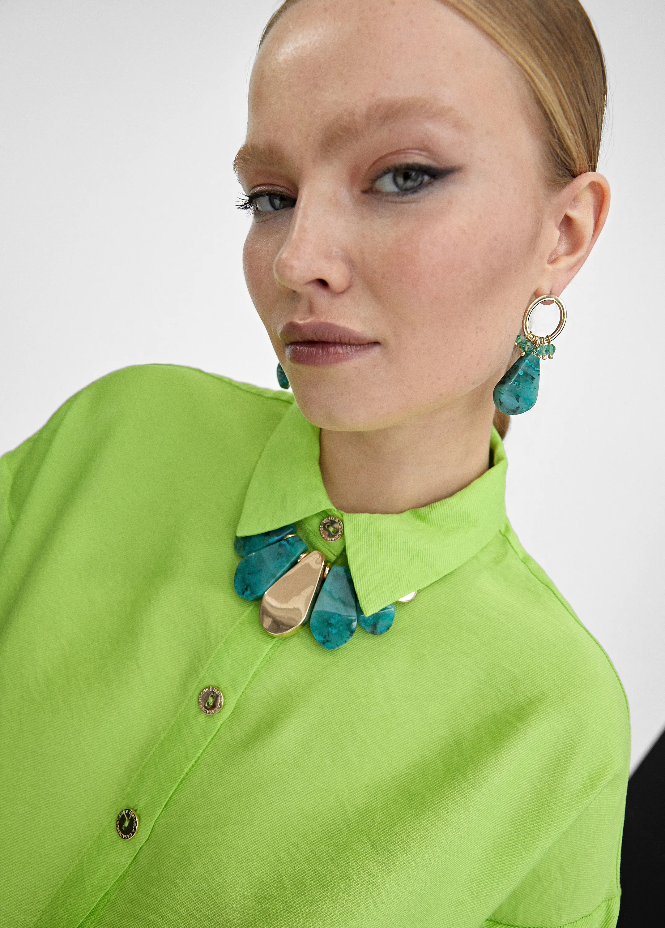 Collar babero turquesa Lola Casademunt