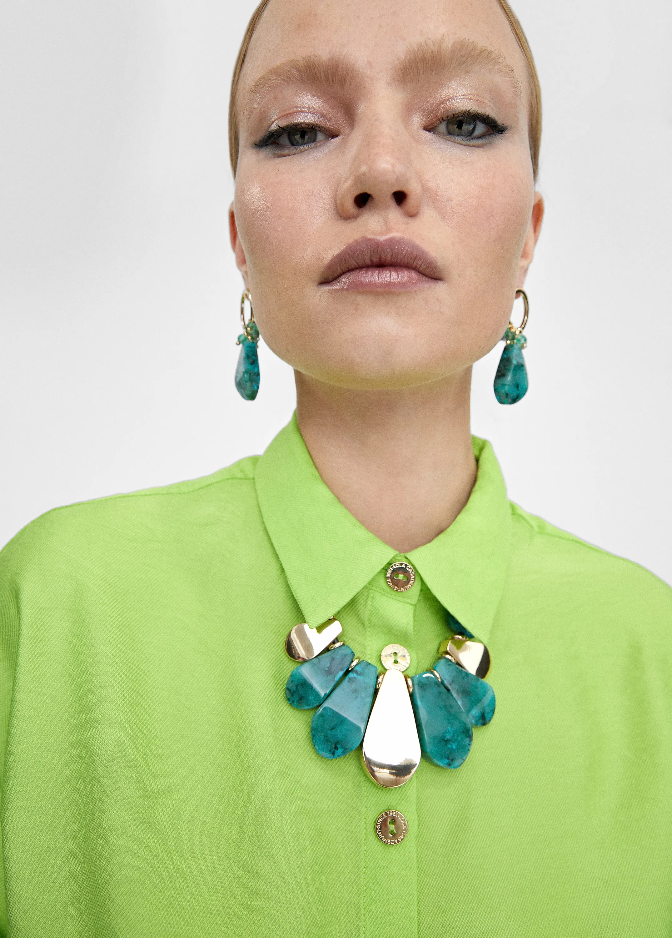 Collar babero turquesa Lola Casademunt