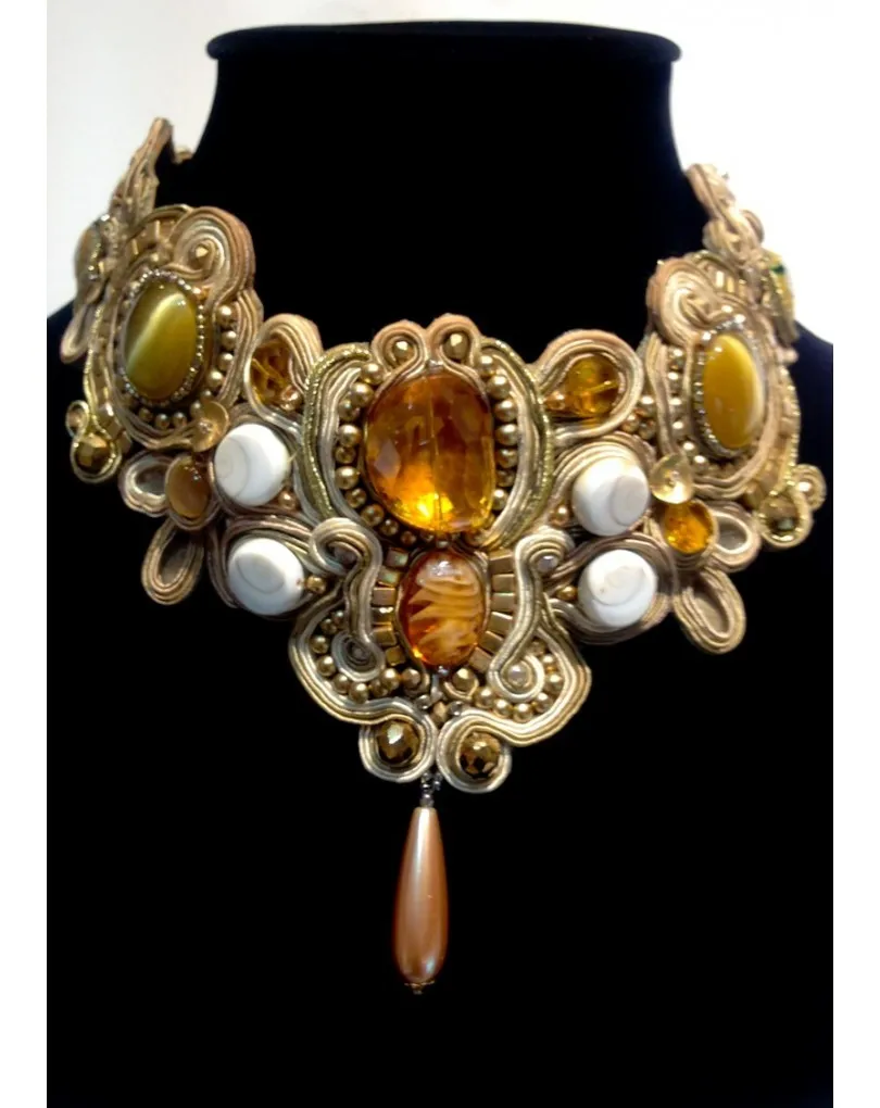 COLLAR SOUTACHE  BEIGE GRANDE EMBROIDERY