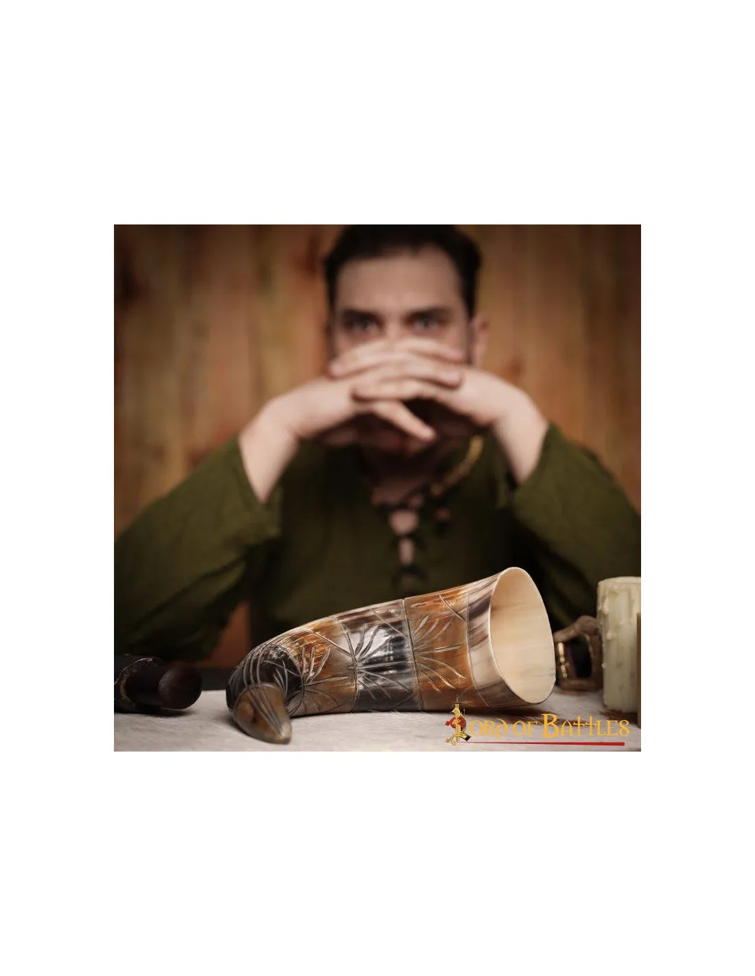 Cuerno vikingo de buey para beber con diseños grabados