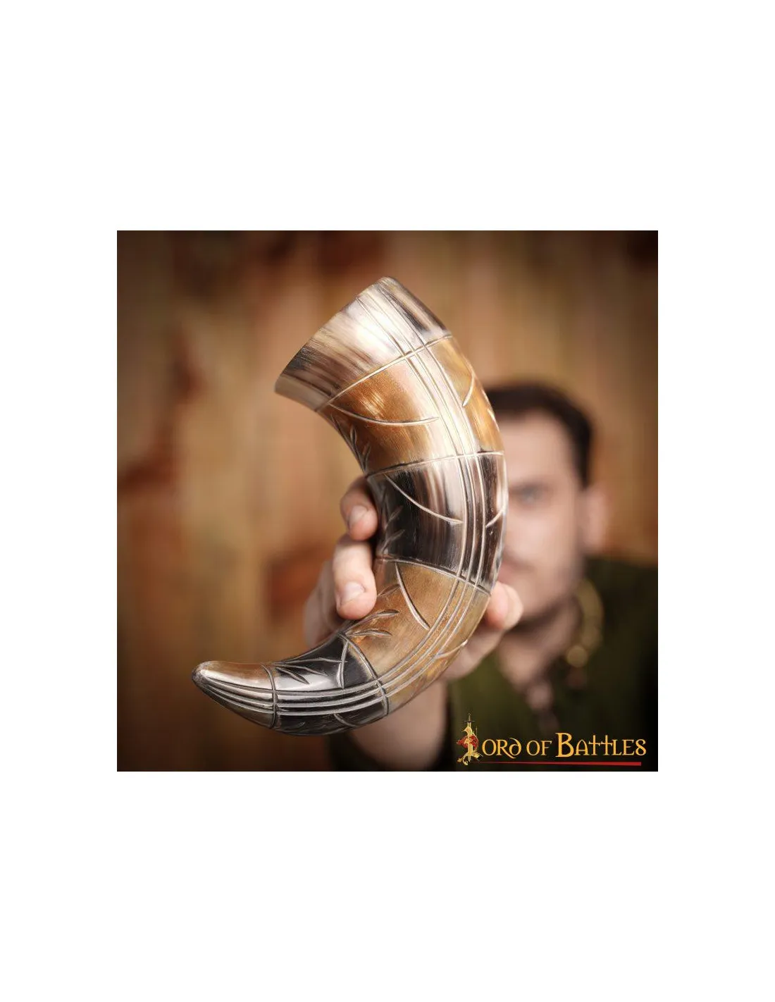 Cuerno vikingo de buey para beber con diseños grabados