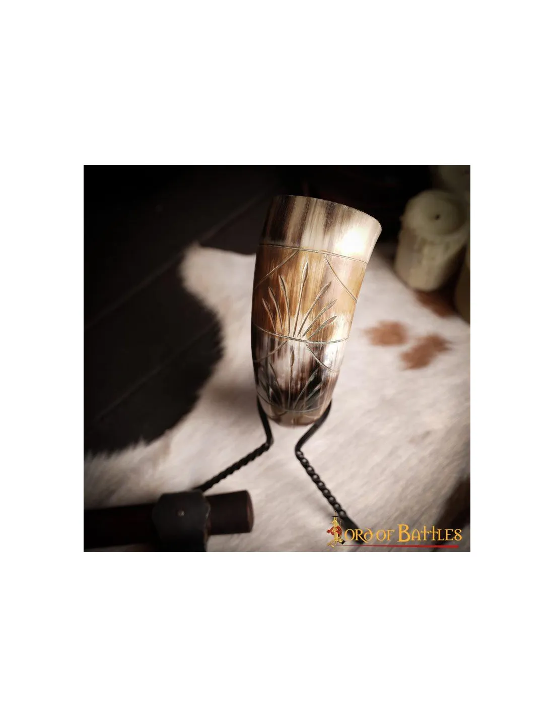 Cuerno vikingo de buey para beber con diseños grabados