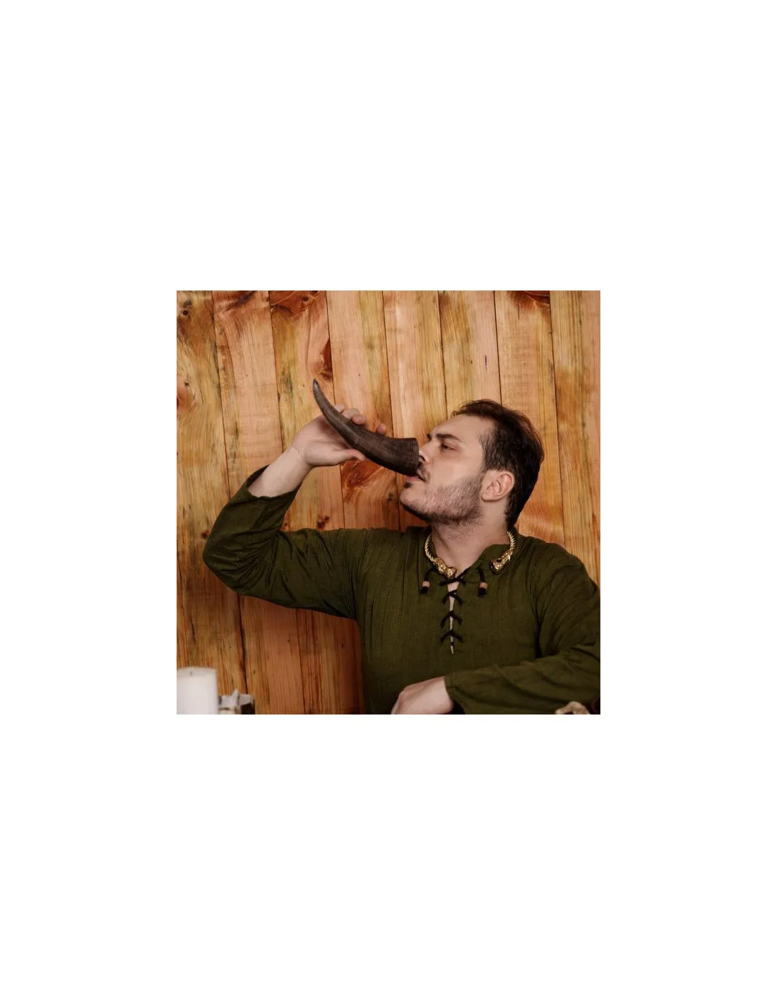 Cuerno vikingo para beber con escamas talladas