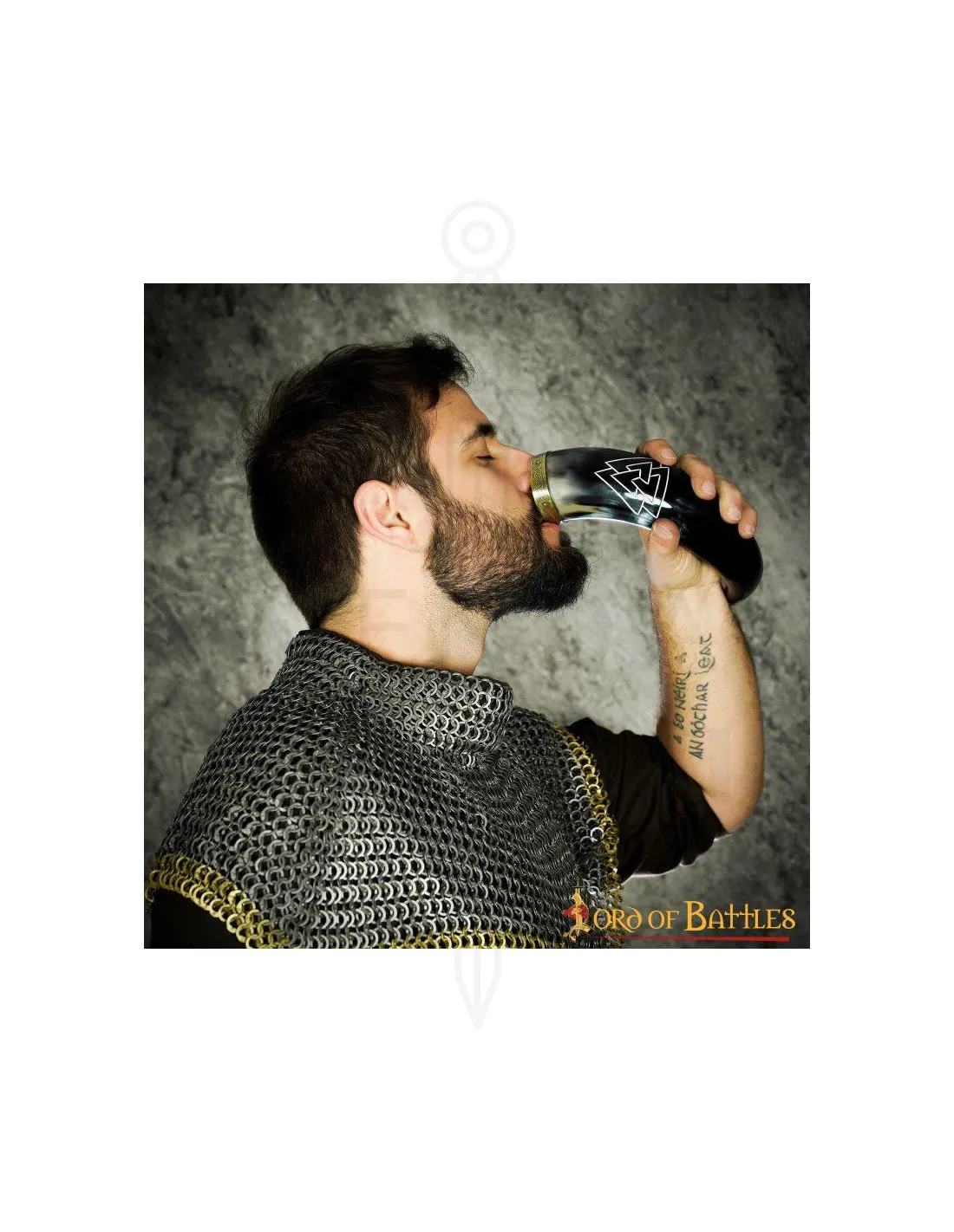 Cuerno vikingo para beber modelo Valknut