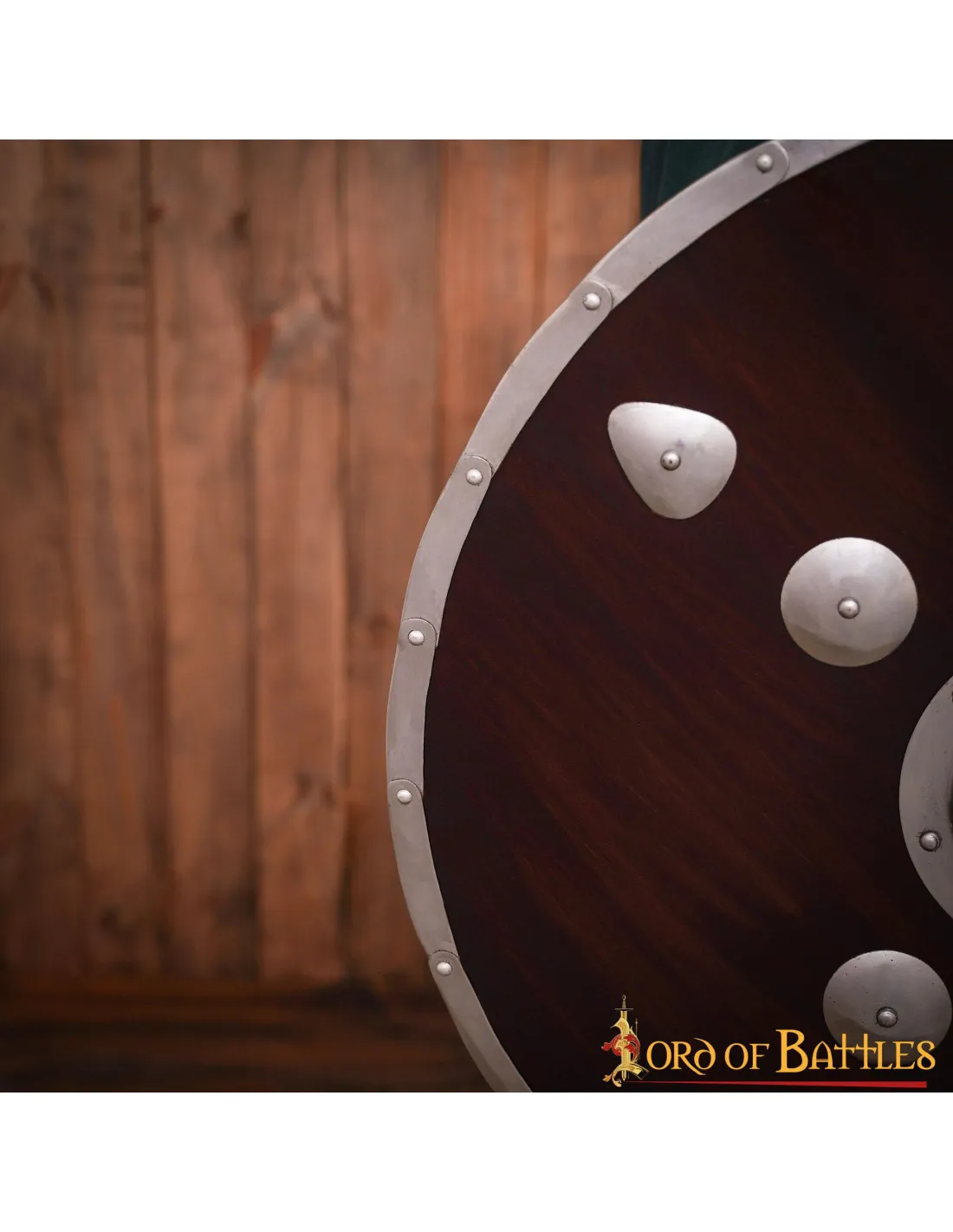 Escudo redondo vikingo de madera con tachones