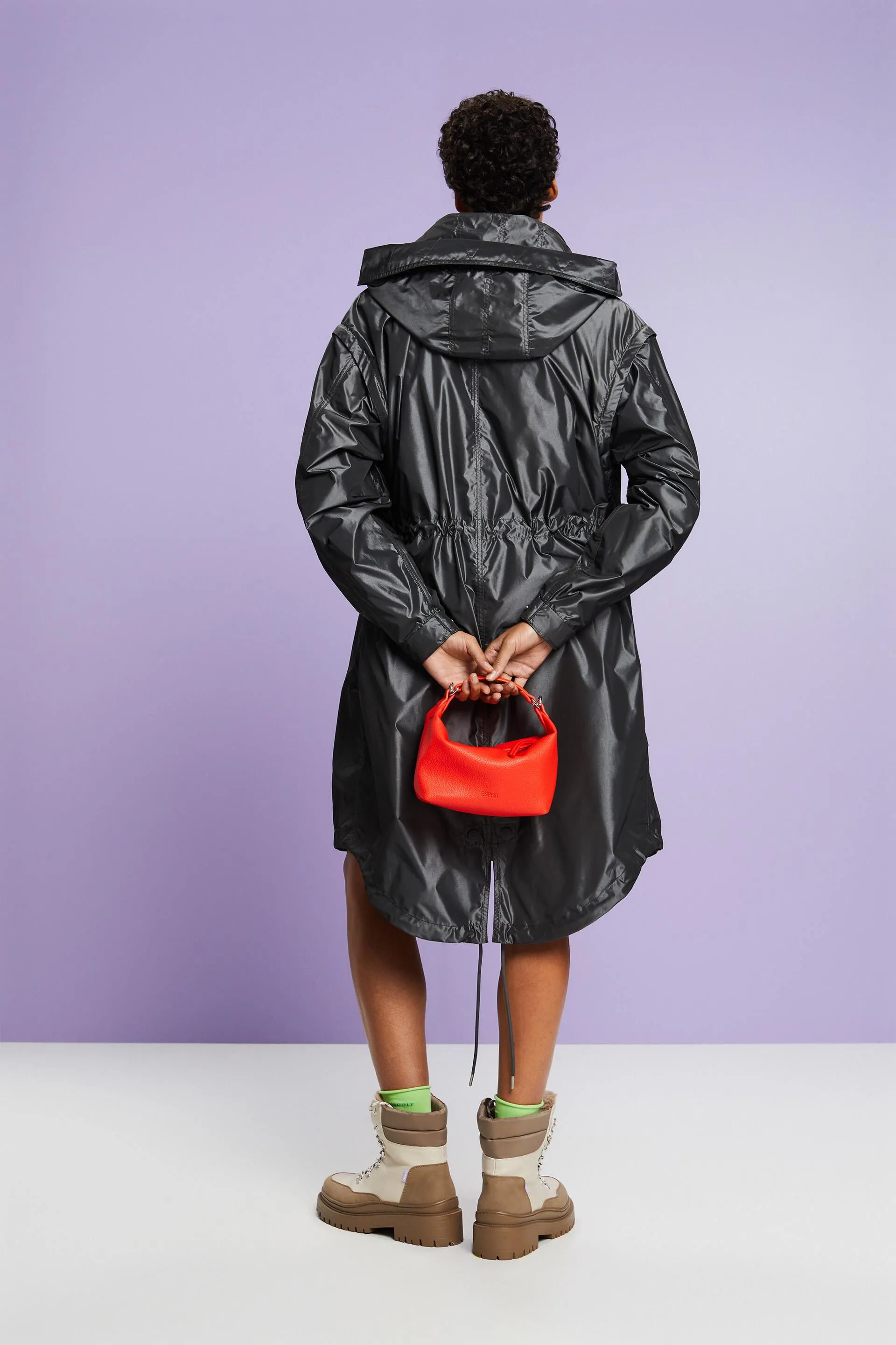 Parka metalizada con capucha
