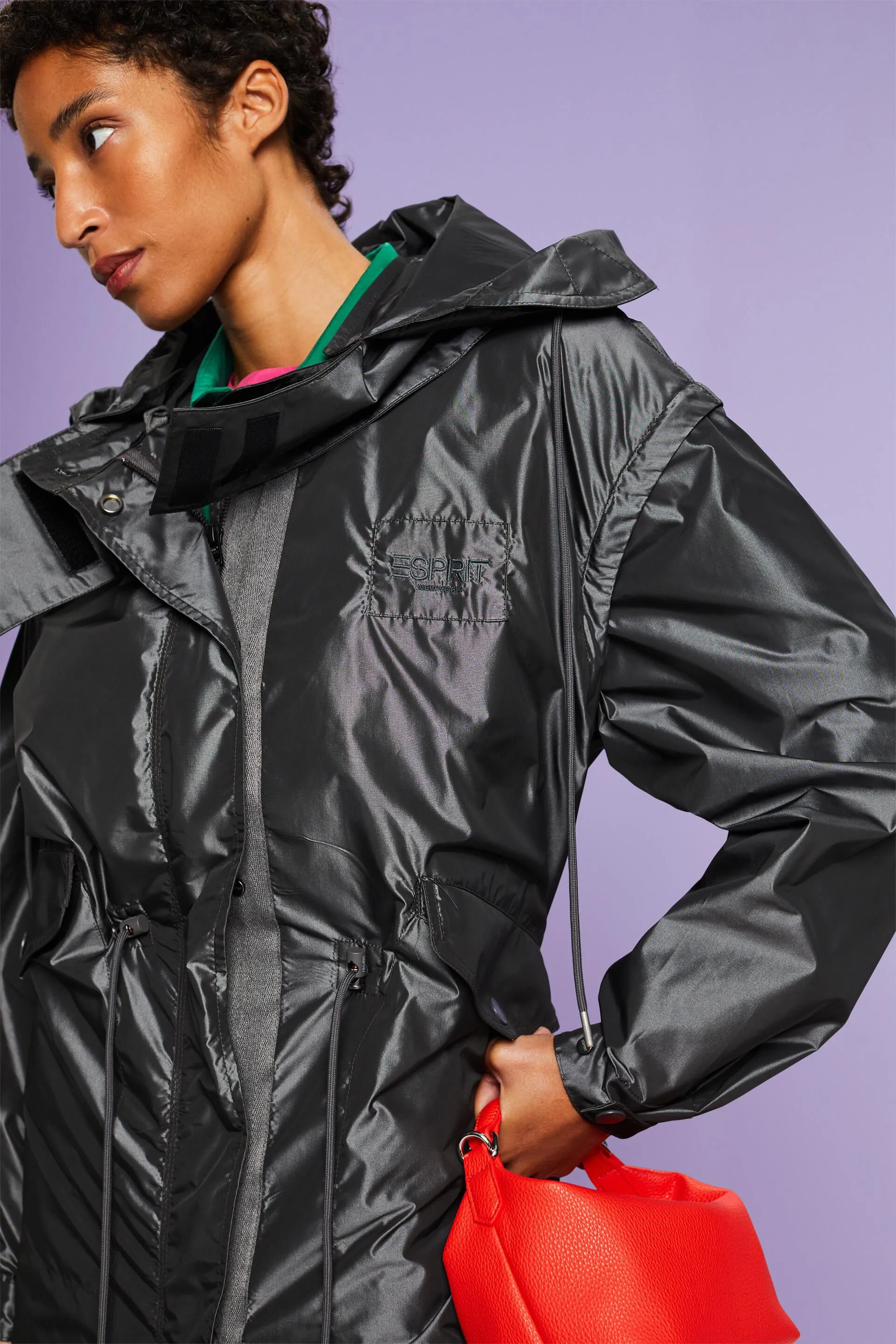 Parka metalizada con capucha