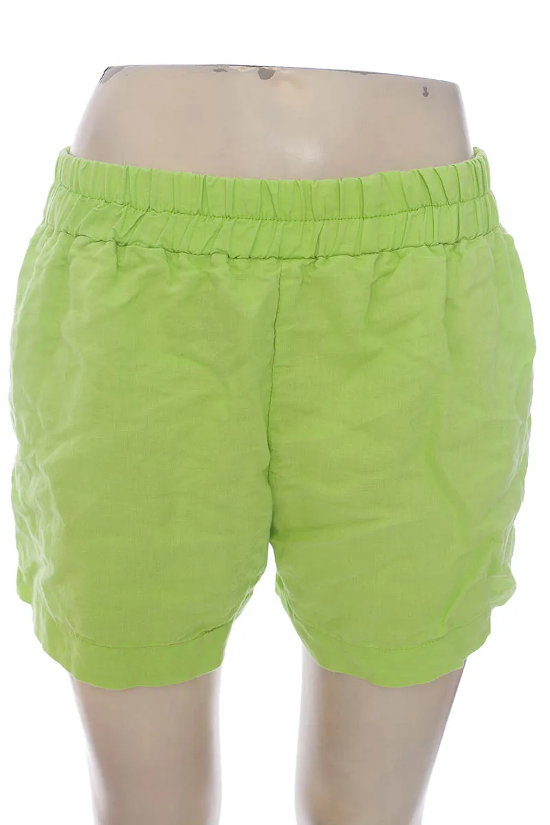 SHORT COLOR VERDE  CLOSEANDO