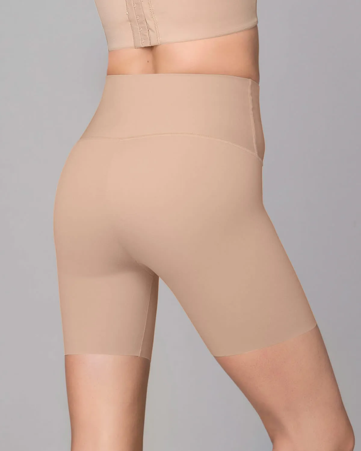 Short de control de abdomen y cintura que disimula la celulitis