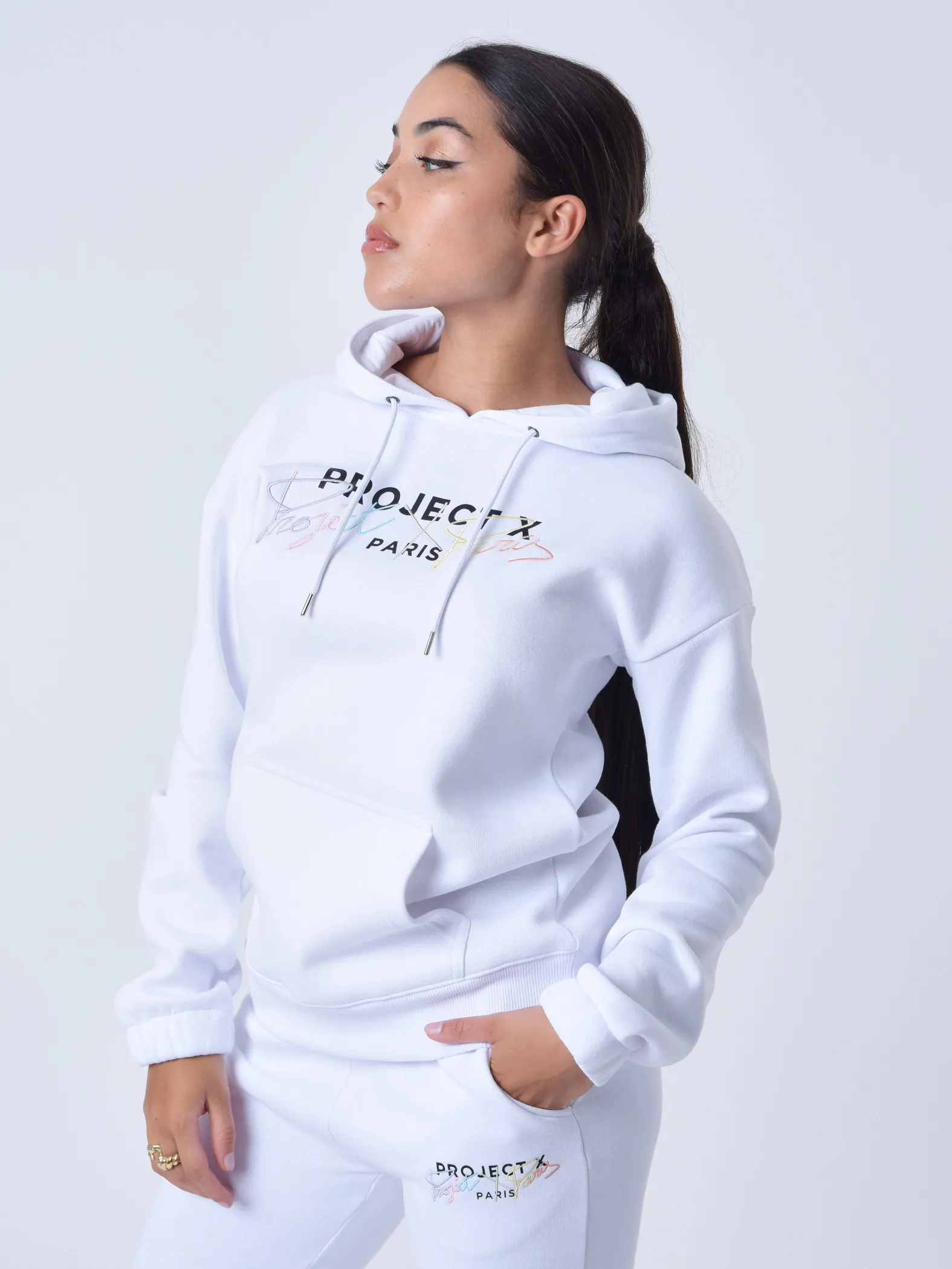 Sudadera con capucha bordada