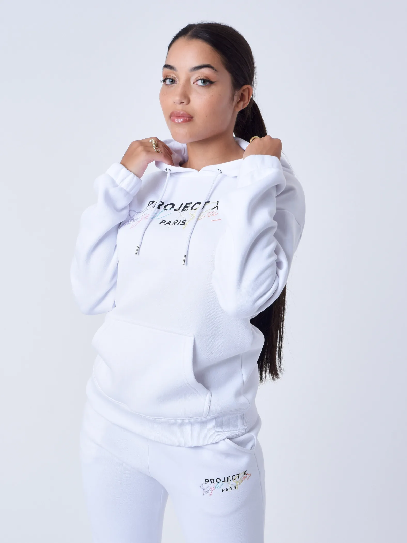 Sudadera con capucha bordada