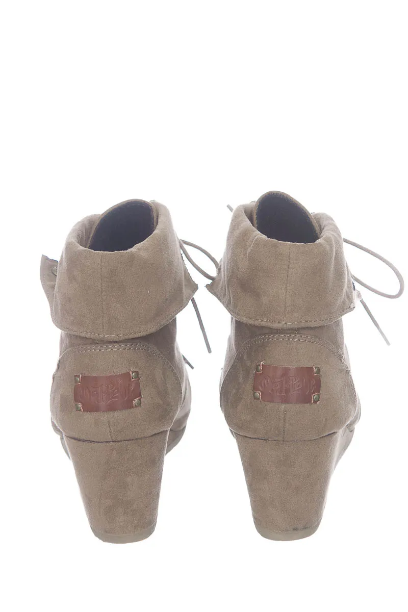 ZAPATOS COLOR BEIGE  CLOSEANDO